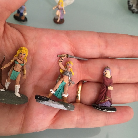 Lot of 12 painted figurines - Picture 8 of 9